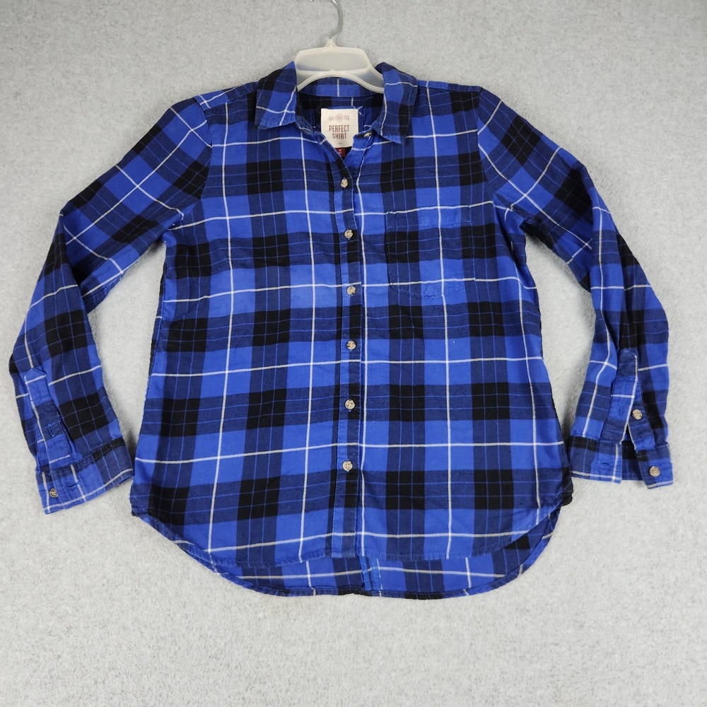 SO Flannel Shirt Womens Medium Blue Cotton Plaid Relaxed Fit‎ Perfect Button Up